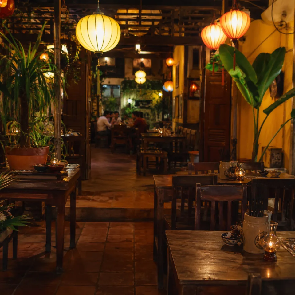 Bàn ăn tại Mai Thị Thu Trang